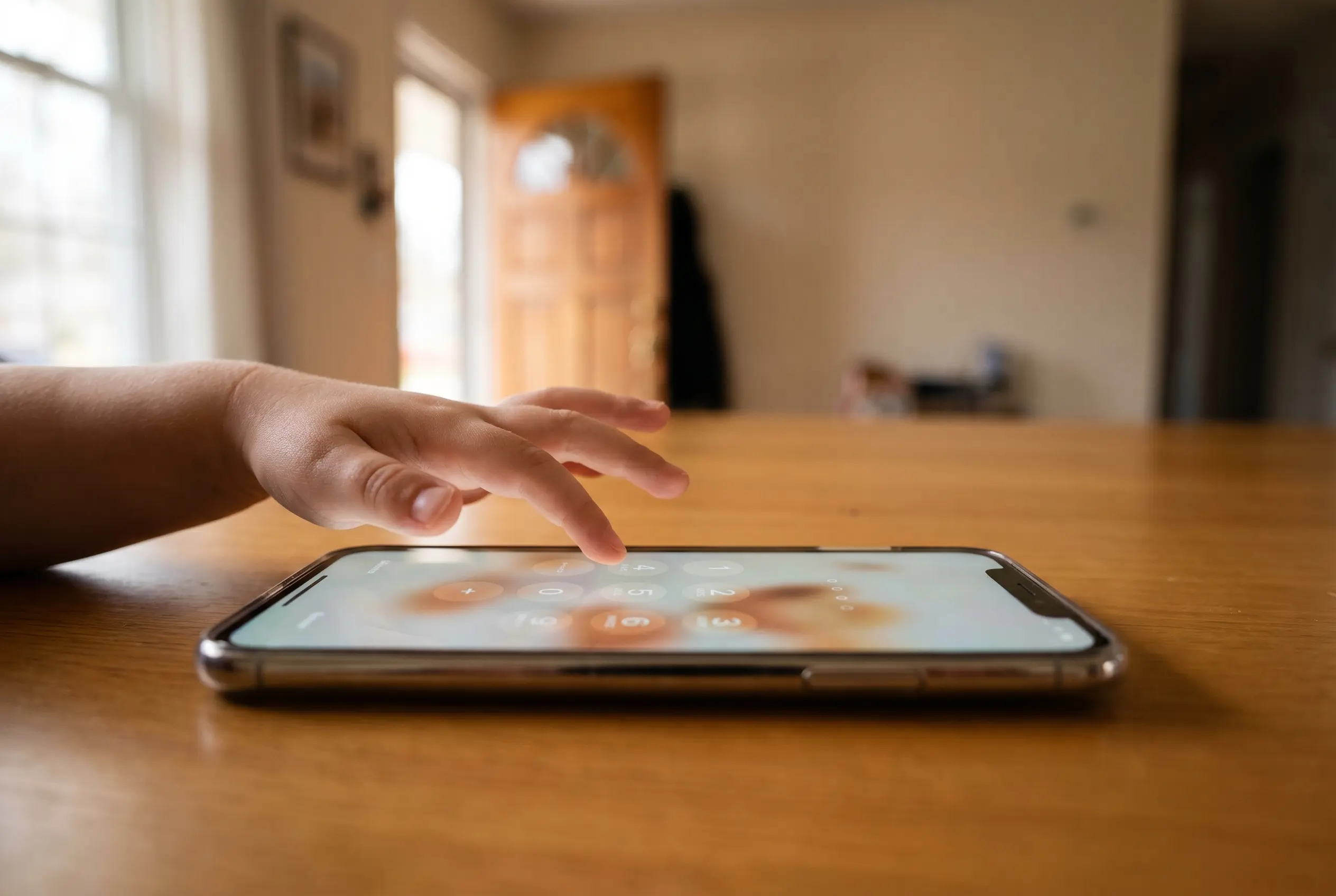 Child safety risks of unsupervised delivery app use on shared family smartphones.