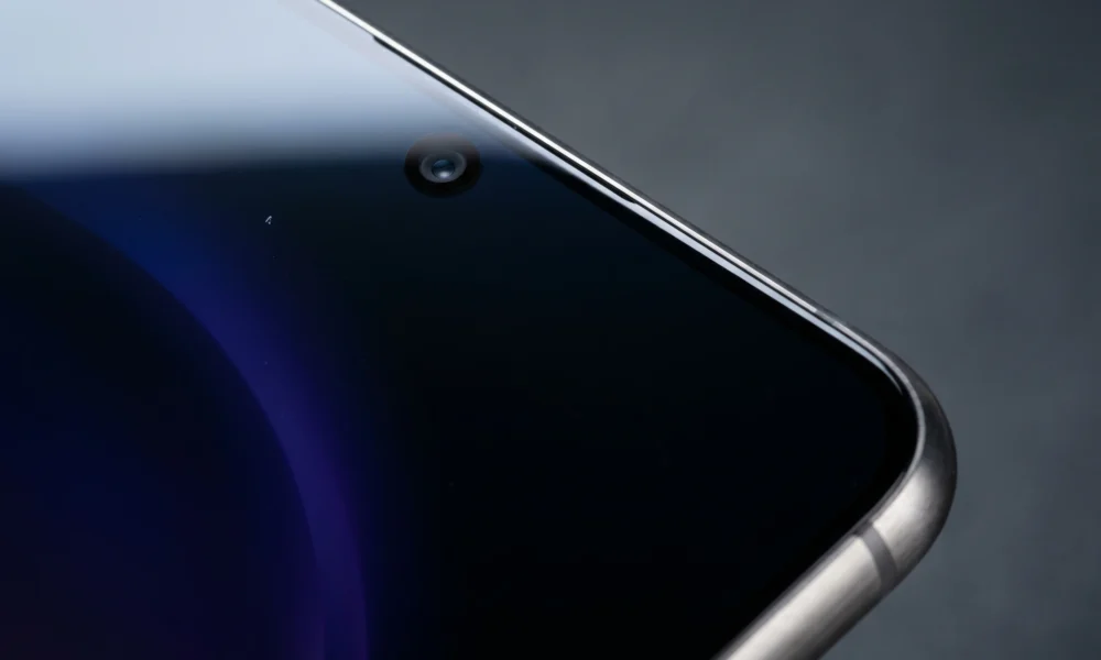 iPhone 18 Pro LTPO+ display and shrunken Dynamic Island upgrade explained.