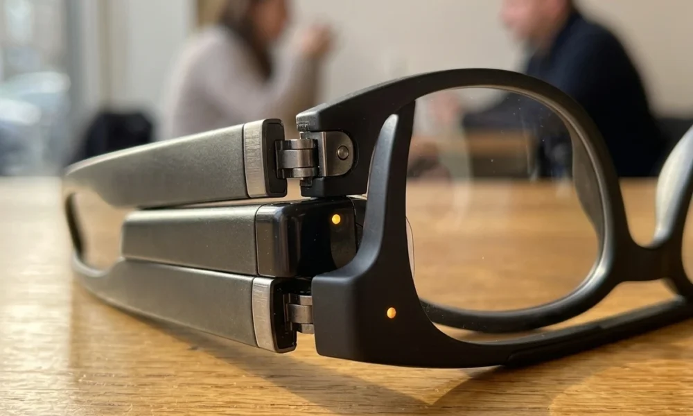 Apple AI smart glasses camera privacy indicator design 2027