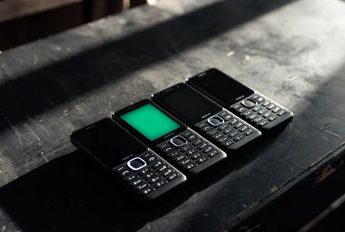 Nokia 235 4G AI button on the new feature phones