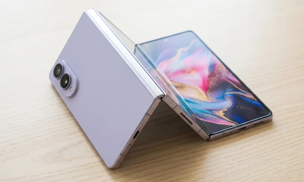 Samsung Galaxy Z Fold 8 wider squat foldable open and closed